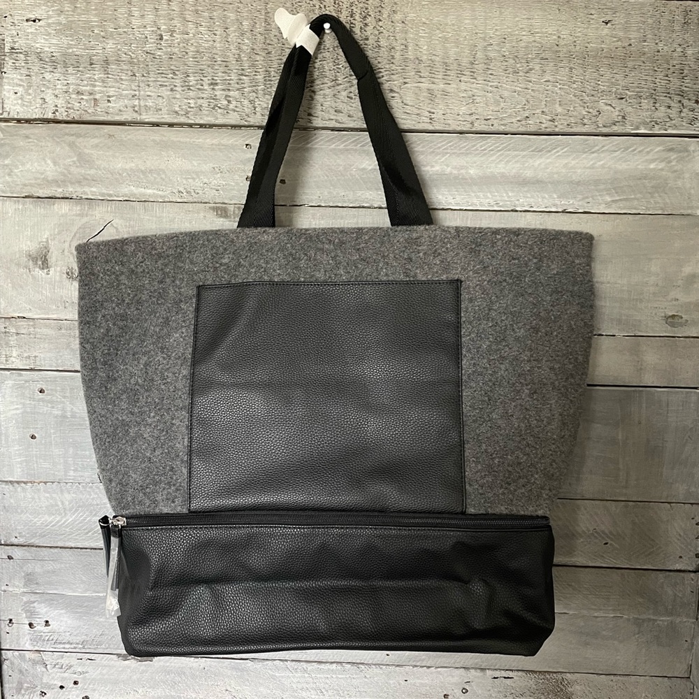 NEW Travel Tote with Zipper